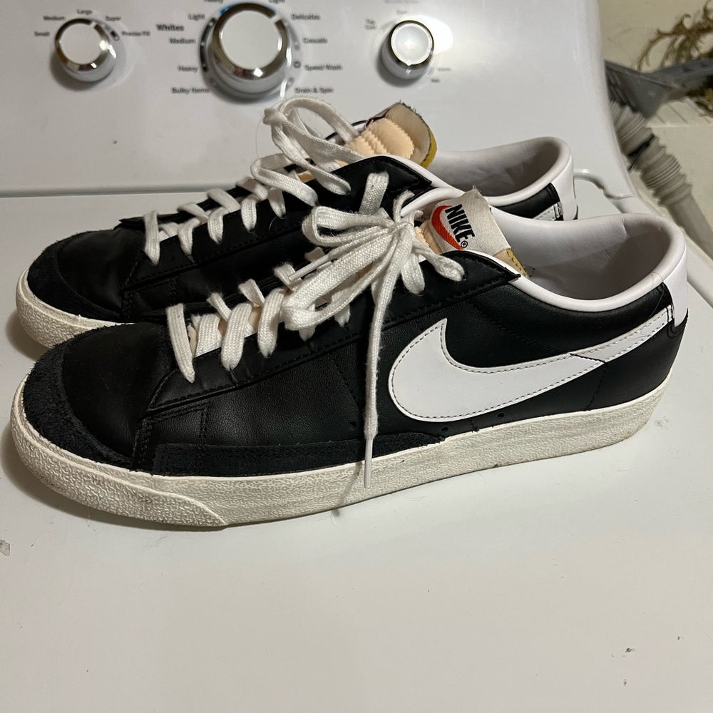 Nike Blazer Low '77 Vintage — Nike Classic Black and White Low-Tops